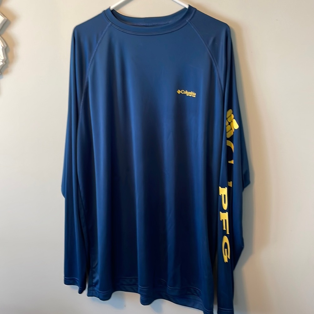 Columbia PFG shirt. Blue. XL.